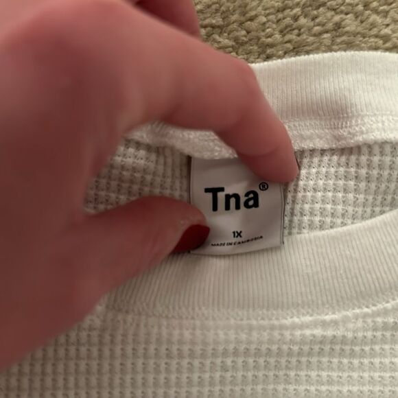 Aritzia White Thermal XL - Picture 3 of 4